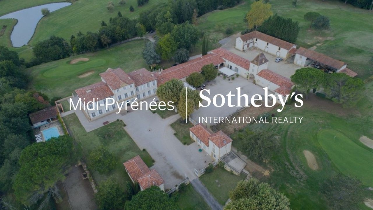 Beau château XVIII sur 70 hectares avec plans d'eau et 3.5 ha de terrain constructible